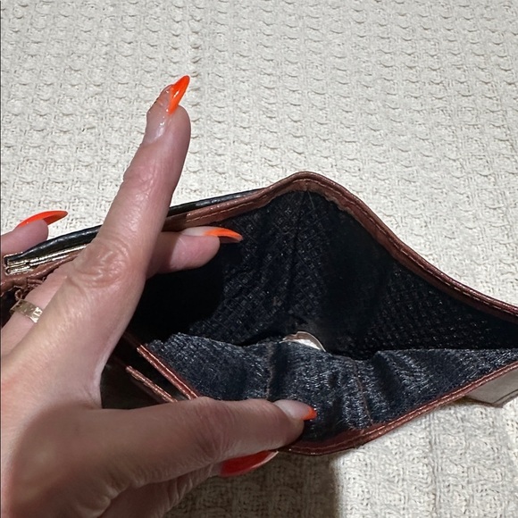 Dooney & Bourke Vintage
AWL Kiss Lock Wallet
Black and Brown Leather Wallet - Picture 3 of 7